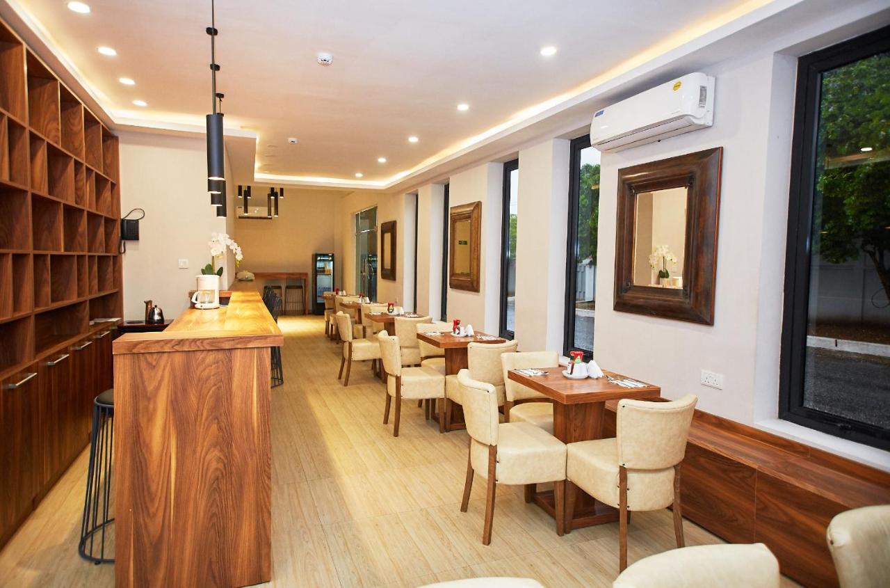 The Cabin Hotel 阿克拉 外观 照片