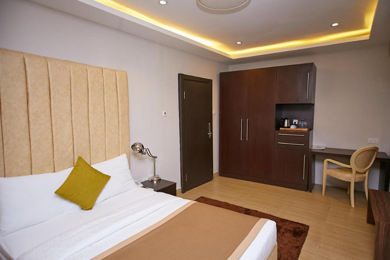 The Cabin Hotel 阿克拉 外观 照片