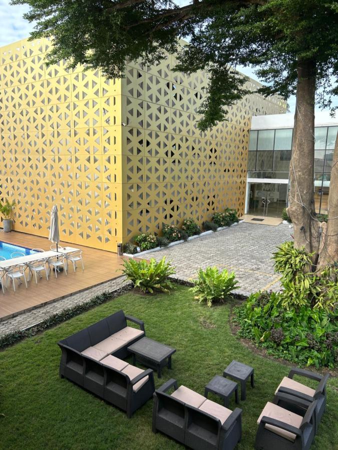 The Cabin Hotel 阿克拉 外观 照片