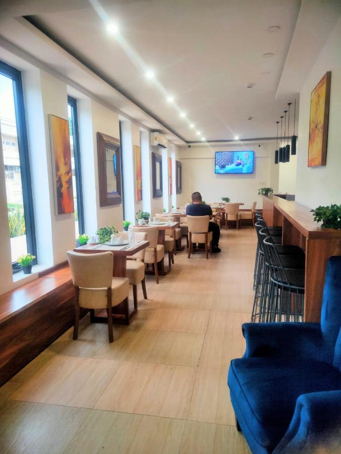 The Cabin Hotel 阿克拉 外观 照片