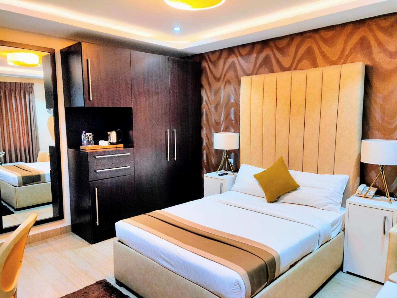 The Cabin Hotel 阿克拉 外观 照片